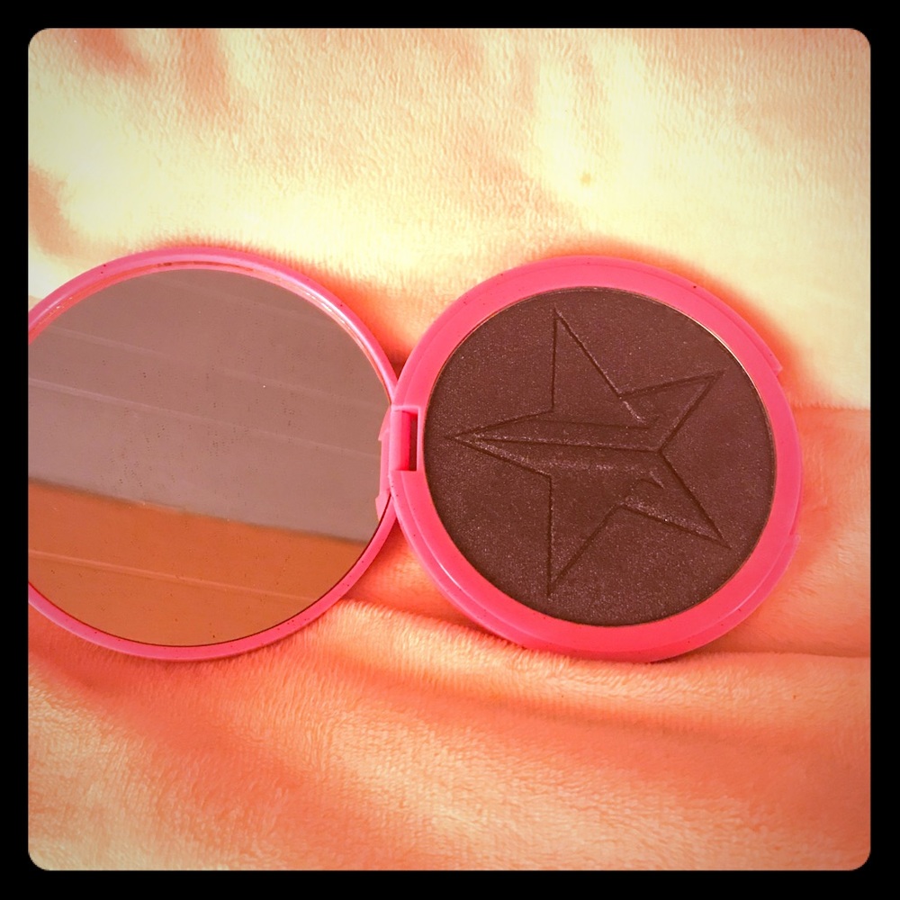 Jeffree Star Skin Frost in Onyx Ice